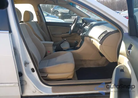 2003 Honda Accord 2.4 Lx z USA, uszkodzony, nr VIN 1HGCM56313A061101